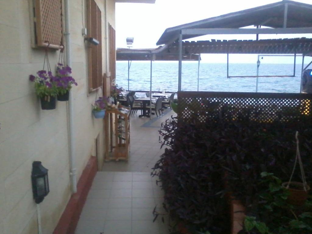 Yali Hotel Side Bagian luar foto