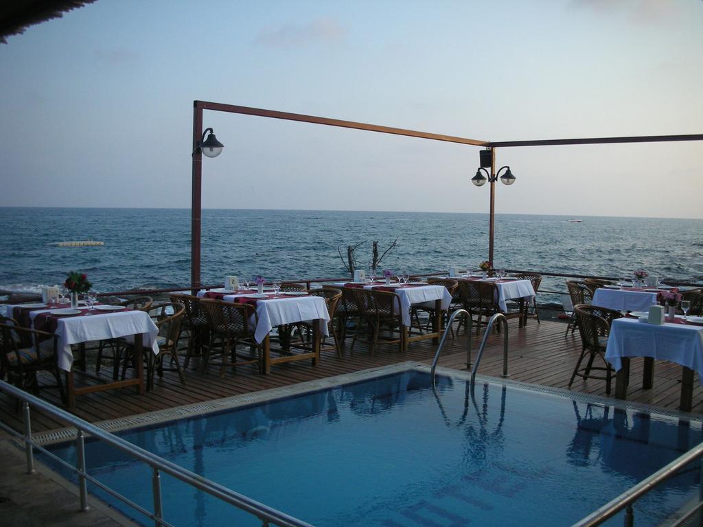 Yali Hotel Side Bagian luar foto